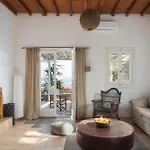 Bougainvillea Comfort Mykonos * カラファティス